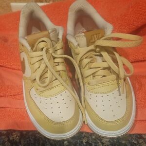 Nike Kids Sneakers in Pearl White And Ale Brown